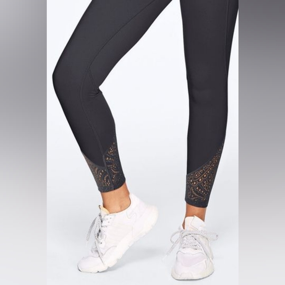 PINK Victoria's Secret Sport Highwaisted Leggings (Size M) - in Charcoal - Picture 4 of 5